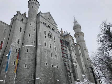 Une façade du château